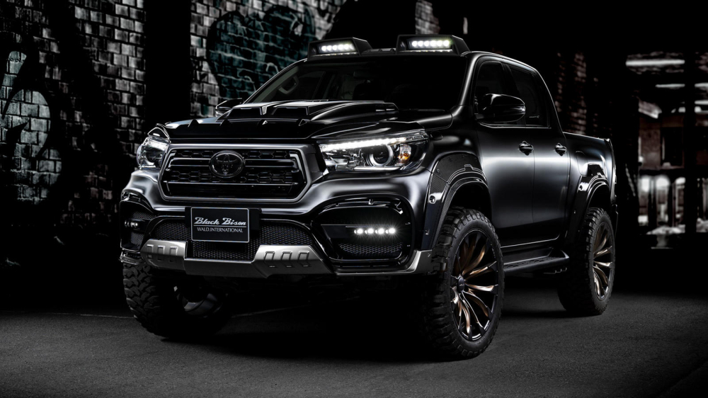 Phía trước của Toyota Hilux Black Bison Edition Phía trước của Toyota Hilux Black Bison Edition