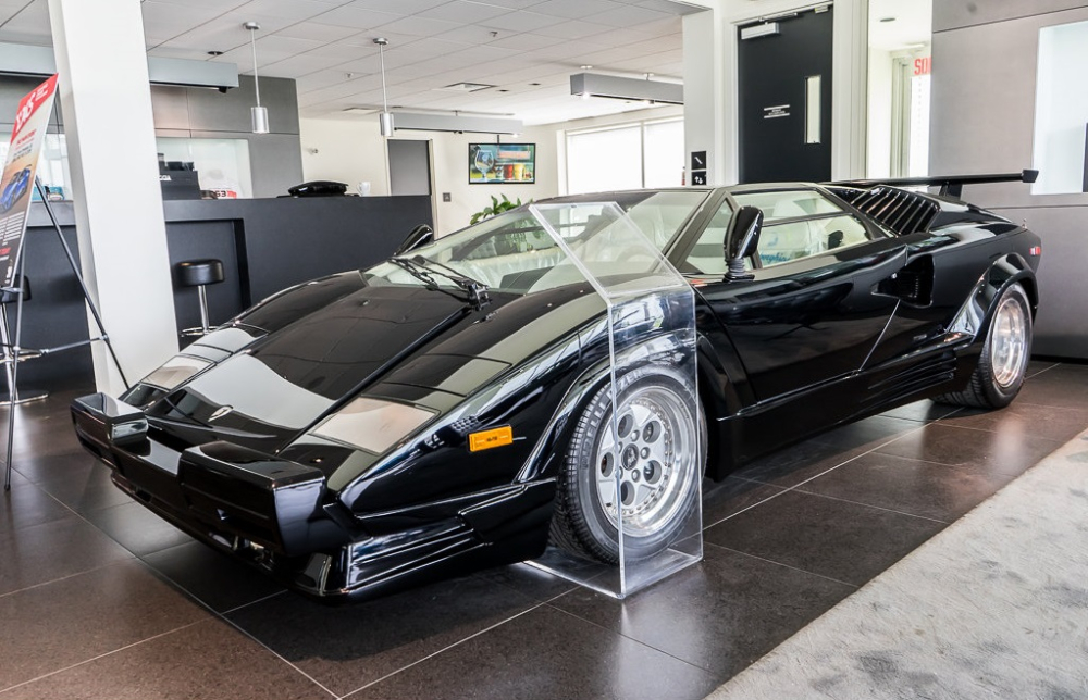 Chiếc Lamborghini Countach hiện đang được rao b&aacute;n tại Canada