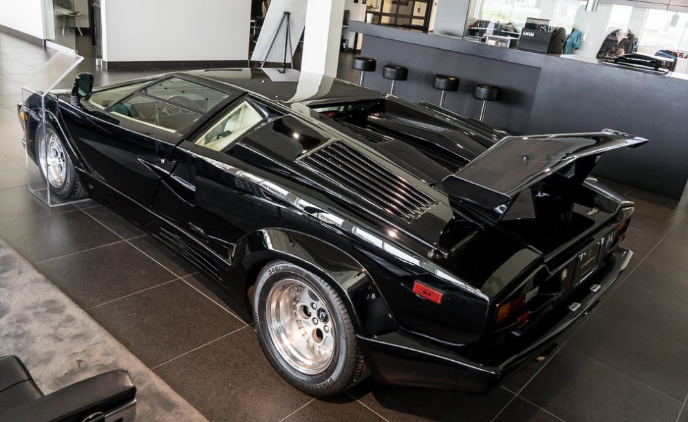 Chiếc Lamborghini Countach 30 tuổi t&igrave;m chủ nh&acirc;n mới với gi&aacute; ch&aacute;t