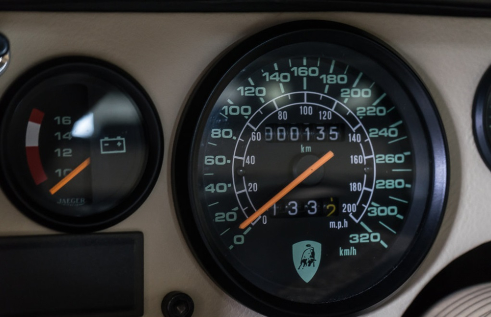 Chiếc Lamborghini Countach mới chạy được 135 km