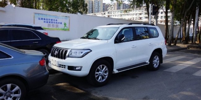 Hengtian L4600 d&ugrave;ng động cơ yếu hơn Toyota Land Cruiser