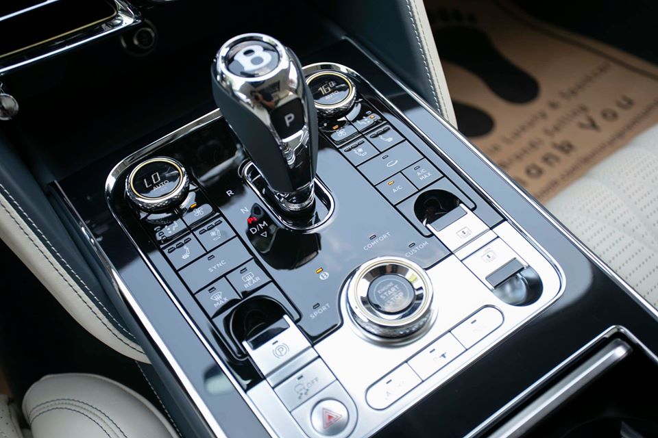 Hiện chưa r&otilde; mức gi&aacute; xe Bentley Flying Spur First Edition 2020 ở Campuchia l&agrave; bao nhi&ecirc;u, chỉ biết rằng, tại thị trường nước ngo&agrave;i, chiếc xe si&ecirc;u sang Bentley Flying Spur phi&ecirc;n bản đặc biệt n&agrave;y c&oacute; gi&aacute; từ 270.000 đ&ocirc; la, tương đương 6.3 tỷ đồng.