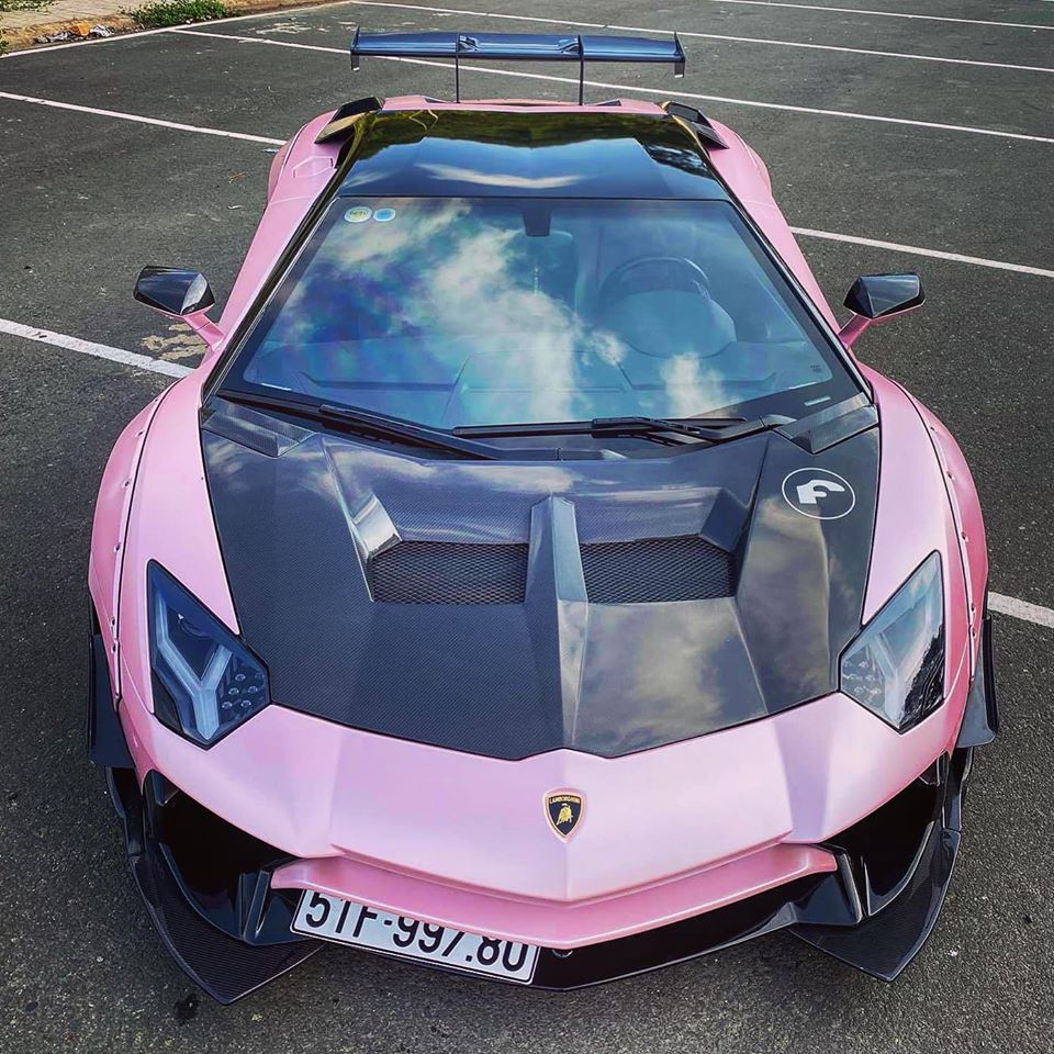 Doanh nhân Đà Lạt thay áo màu hồng nữ tính cho Lamborghini Aventador Limited Edition 50 độc nhất Việt Nam Doanh nhân Đà Lạt thay áo màu hồng nữ tính cho Lamborghini Aventador Limited Edition 50 độc nhất Việt Nam