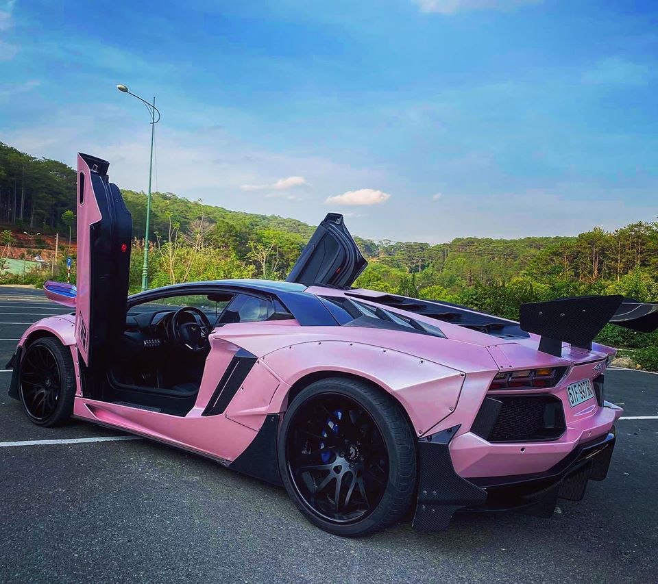 Vẻ đẹp của siêu xe Lamborghini Aventador LP700-4 độ phiên bản giới hạn Liberty Walk mới thay áo sang màu hồng Vẻ đẹp của siêu xe Lamborghini Aventador LP700-4 độ phiên bản giới hạn Liberty Walk mới thay áo sang màu hồng