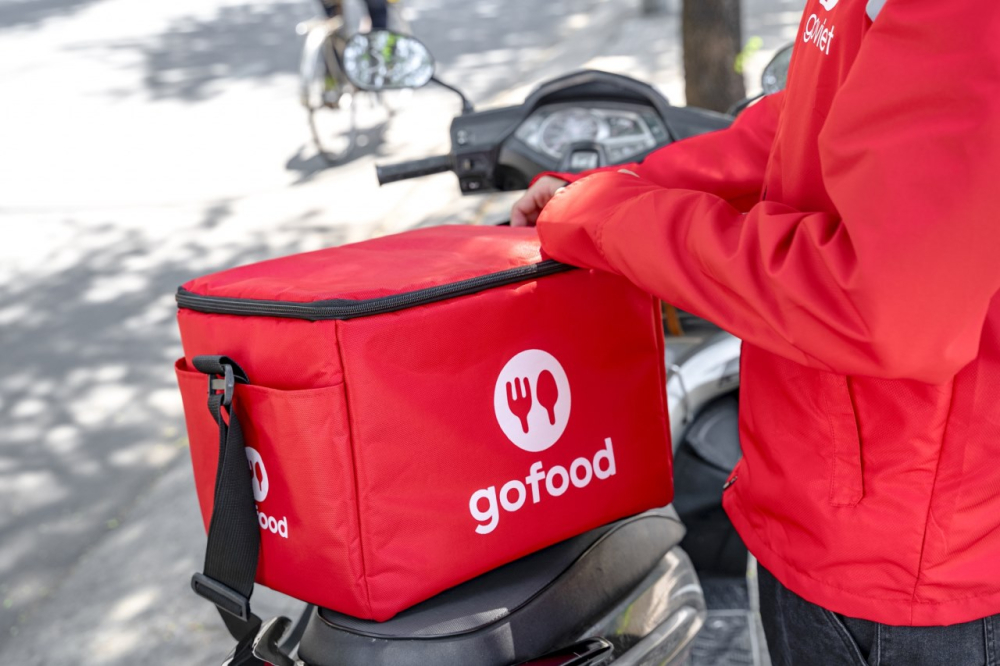Tại Hà Nội, các dịch vụ giao nhận đồ ăn và hàng hóa của Grab cùng GoViet vẫn sẽ được duy trì bình thường trong 2 tuần “cách ly xã hội”