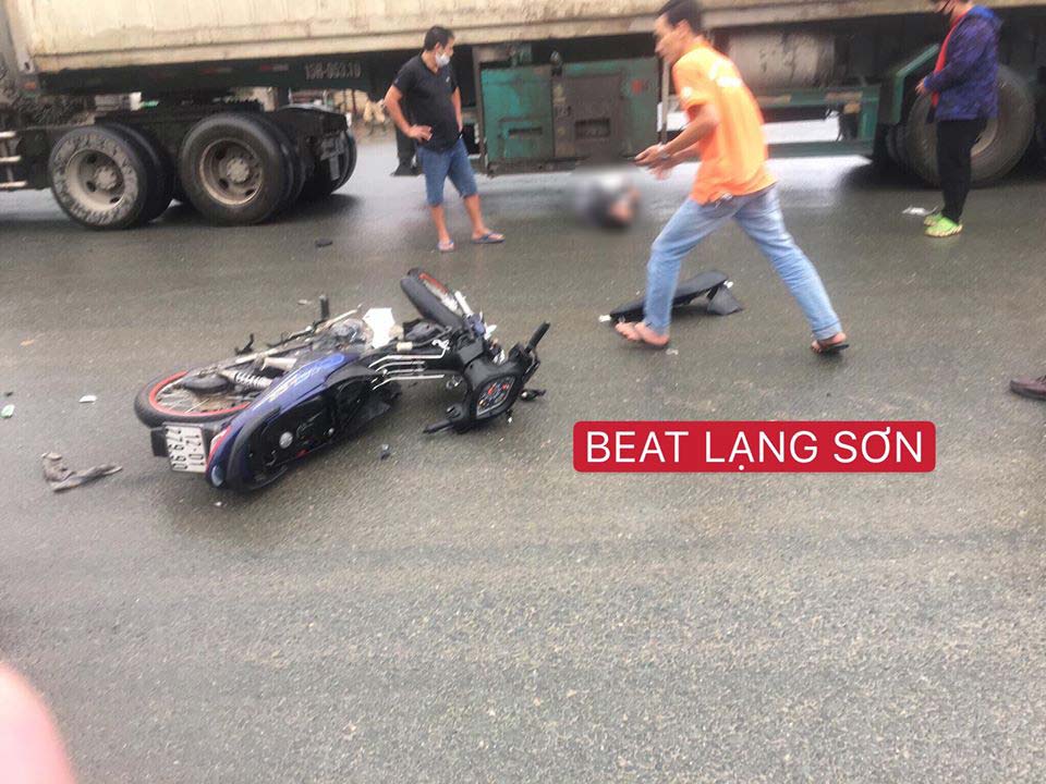 Chiếc xe máy bị hư hỏng nặng sau vụ tai nạn