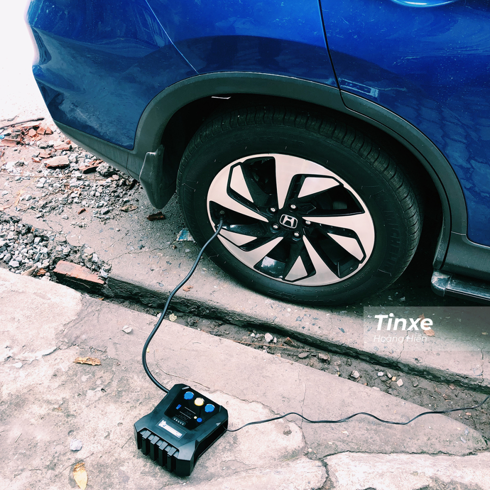Bơm lốp xe về đúng áp suất tiêu chuẩn để tránh việc hư hỏng thành lốp do thiếu hơi dẫn đến toàn bộ trọng lượng xe đè nén lên lốp xe.