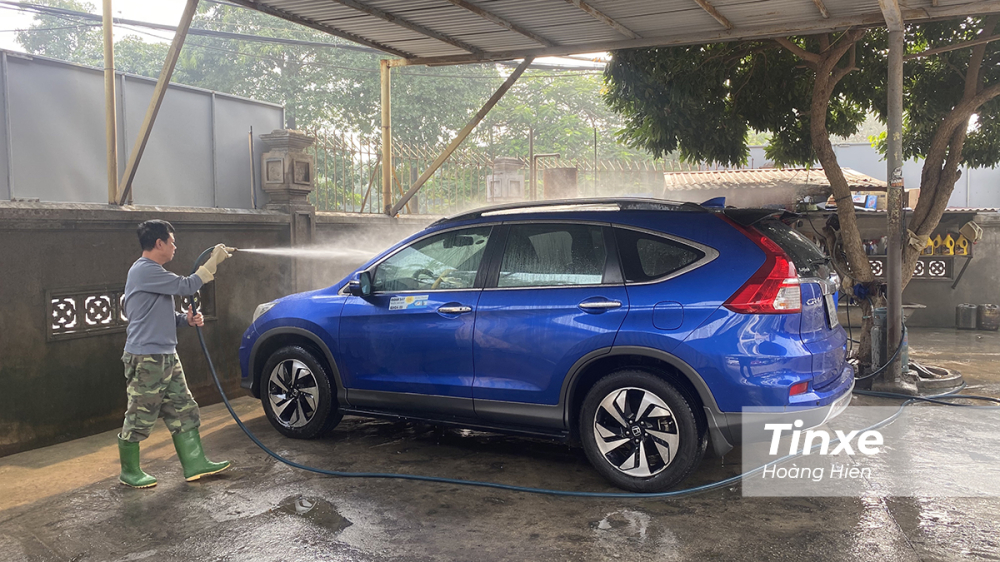 Hãy rửa xe thật kỹ, vệ sinh nội thất sạch sẽ trước khi cất chiếc xe của bạn trong suốt 2 tuần.