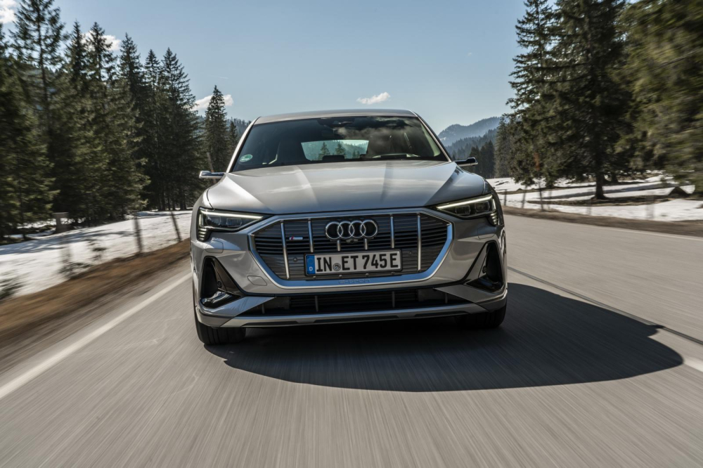 Audi E-Tron Sportback 2020 có 2 phiên bản là 50 Quattro và 55 Quattro Audi E-Tron Sportback 2020 có 2 phiên bản là 50 Quattro và 55 Quattro