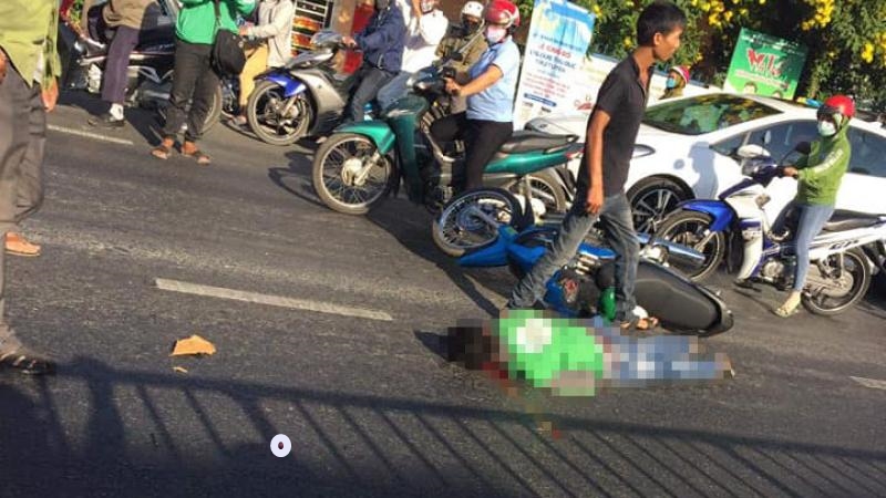 T&agrave;i xế GrabBike c&oacute; dấu hiệu nguy kịch