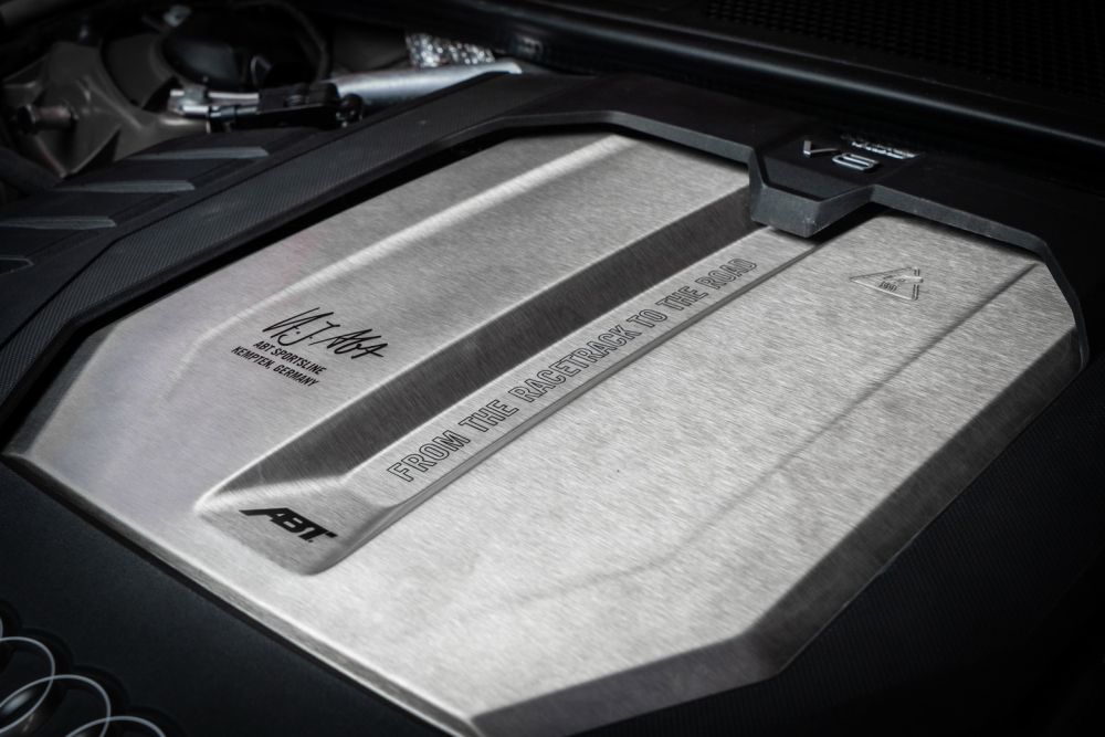 Khối động cơ V8 của xe được độ l&ecirc;n&nbsp;730 m&atilde; lực v&agrave; 920 Nm m&ocirc;-men xoắn cực đại