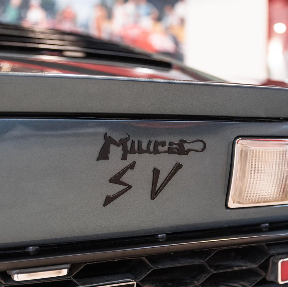 Chiếc Lamborghini Miura SV được chuyển sang màu xám Metallic Grey Chiếc Lamborghini Miura SV được chuyển sang màu xám Metallic Grey