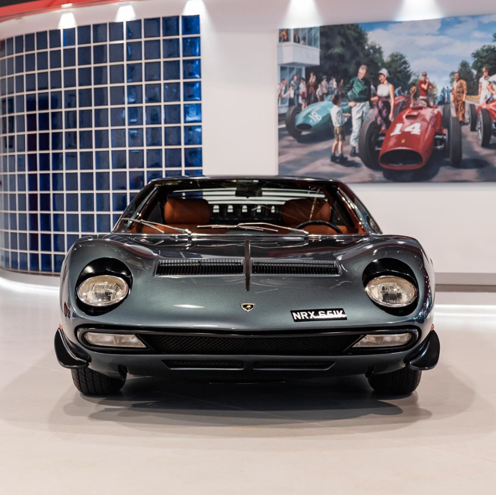 Chiếc Lamborghini Miura SV có 2 cánh gió trên đầu xe Chiếc Lamborghini Miura SV có 2 cánh gió trên đầu xe