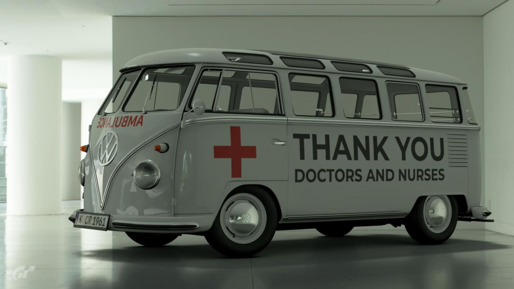 Chiếc xe buýt Volkswagen Samba với họa tiết y tế và hàng chữ Thank You Doctors and Nurses được một người chơi tạo ra trong game “Gran Turismo Sport”