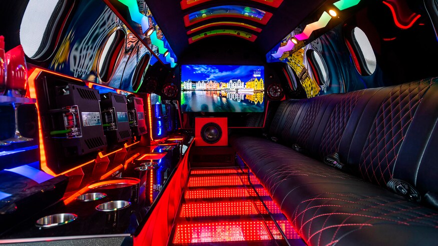 Nội thất rộng rãi và sang trọng bên trong Limo-Jet Nội thất rộng rãi và sang trọng bên trong Limo-Jet