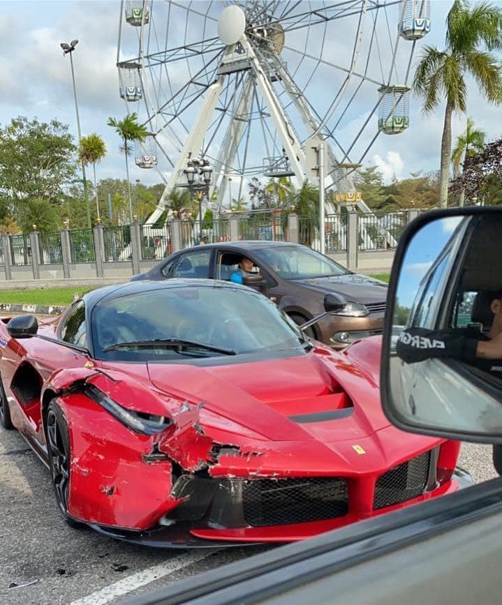 Thiệt hại phần đầu si&ecirc;u xe Ferrari LaFerrari gặp nạn ở Brunei
