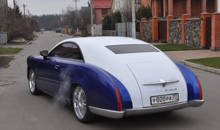 Volga GAZ 21 4.5 được phát triển từ Mercedes-Benz CL W215