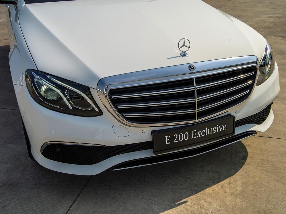 Đầu xe Mercedes-Benz e 200 Exclusive 2020