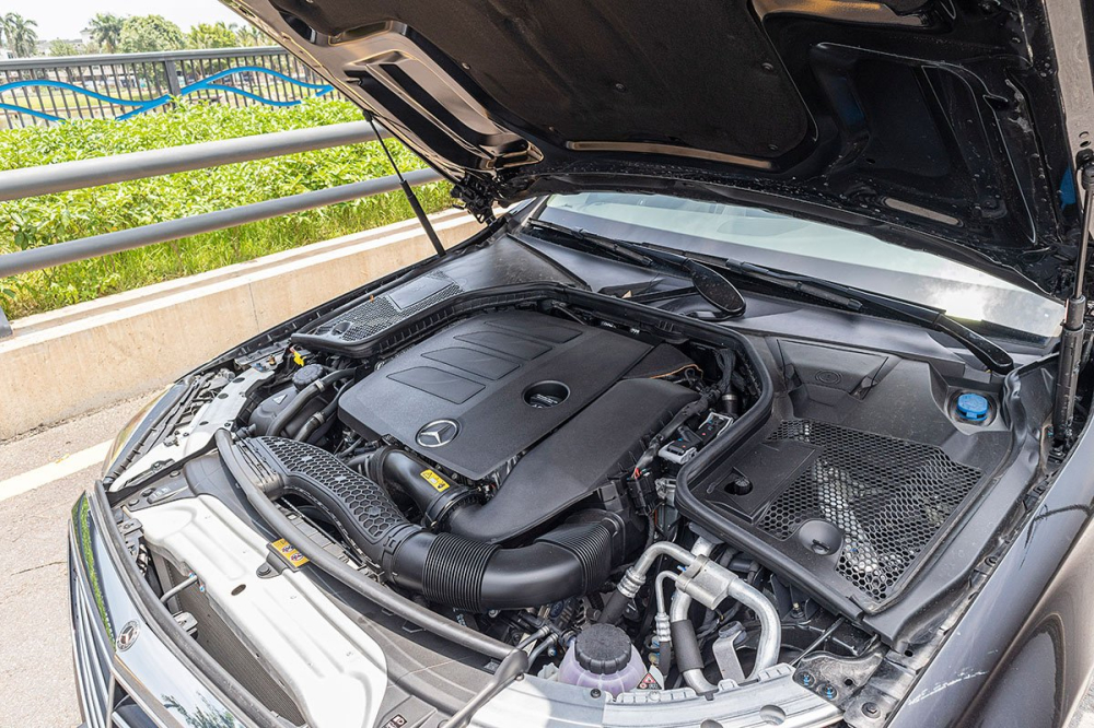 Động cơ xe Mercedes-Benz C200 Exclusive