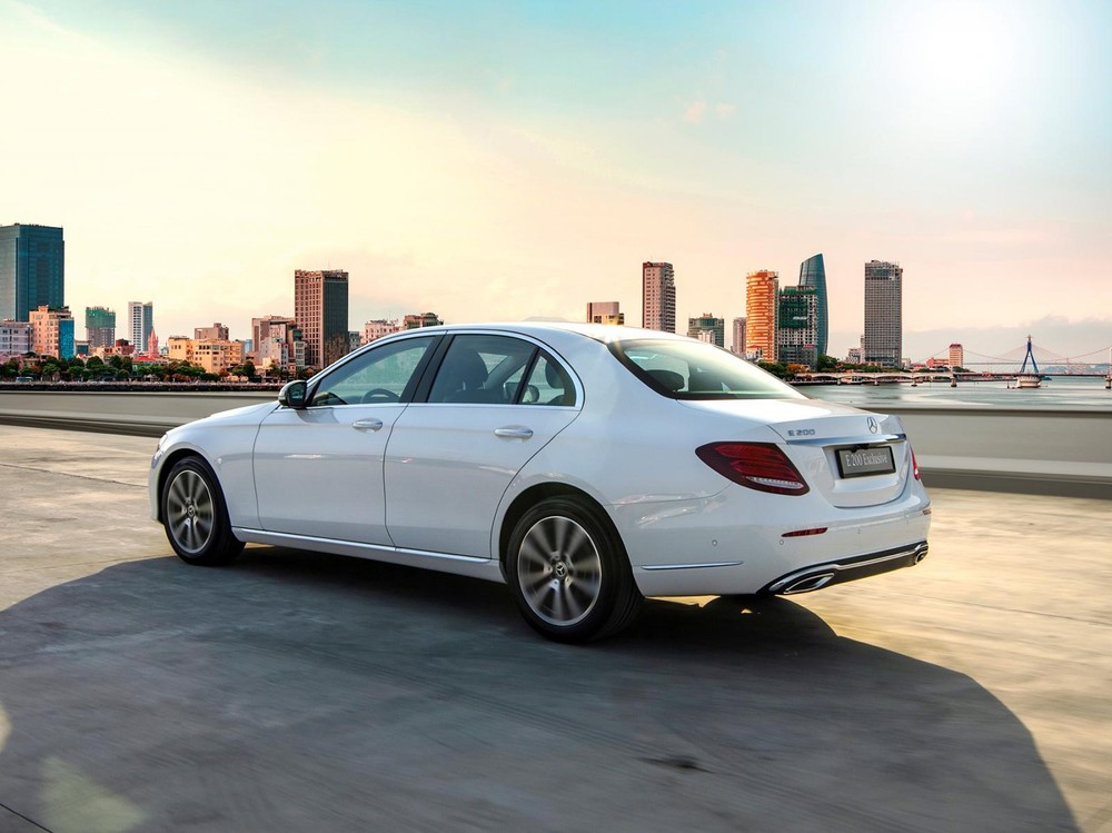 Đuôi xe Mercedes-Benz e 200 Exclusive 2020