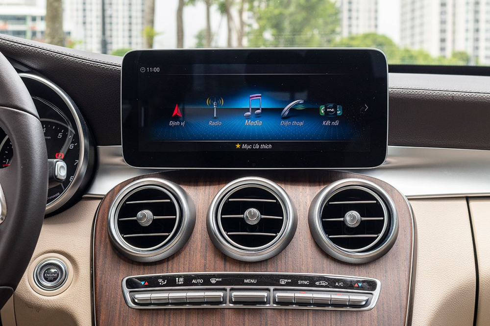 Tiện nghi xe Mercedes-Benz C200 Exclusive
