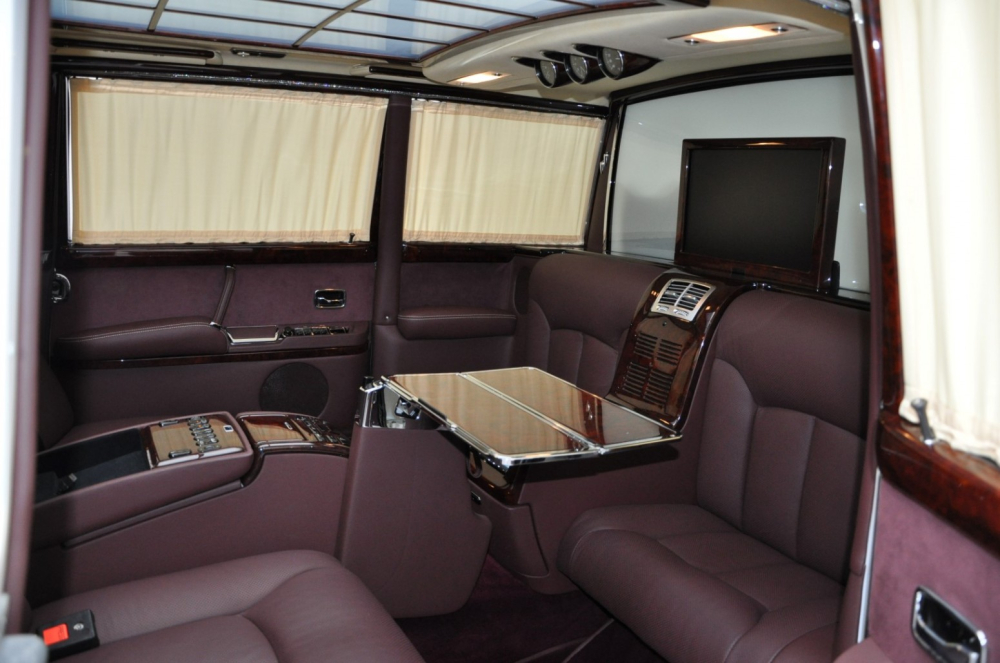 Nội thất của chiếc Mercedes-Benz 600 Pullman giống Maybach 62