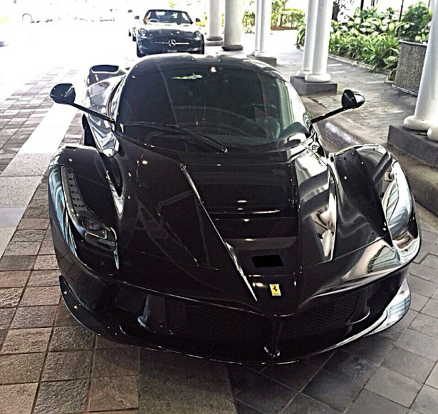 Trên toàn thế giới chỉ có đúng 499 chiếc Ferrari LaFerrari được sản xuất dành cho các khách hàng và một chiếc dành cho việc thiện nguyện