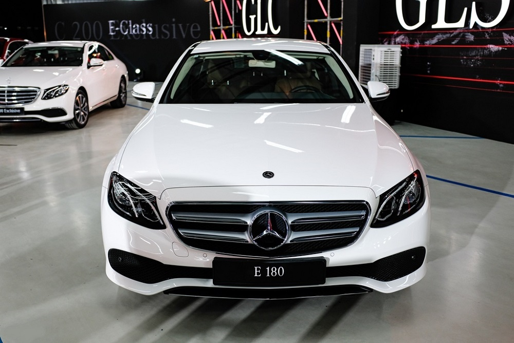 Đầu xe Mercedes-Benz E 180 2020