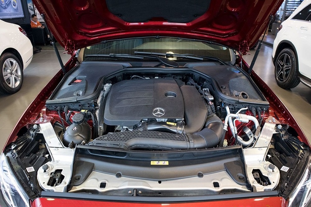 Động cơ Mercedes-Benz E 180 2020