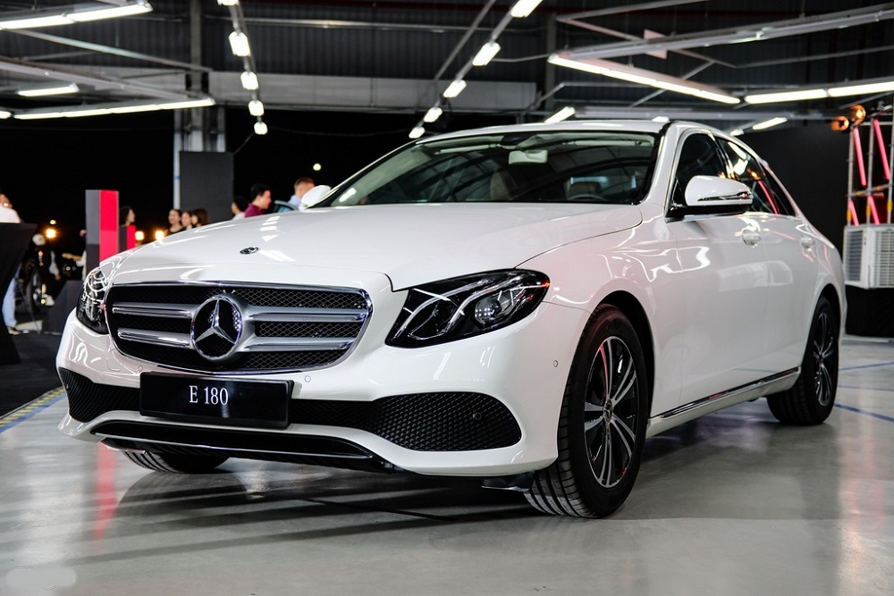 Gi&aacute; xe Mercedes-Benz E 180 2020