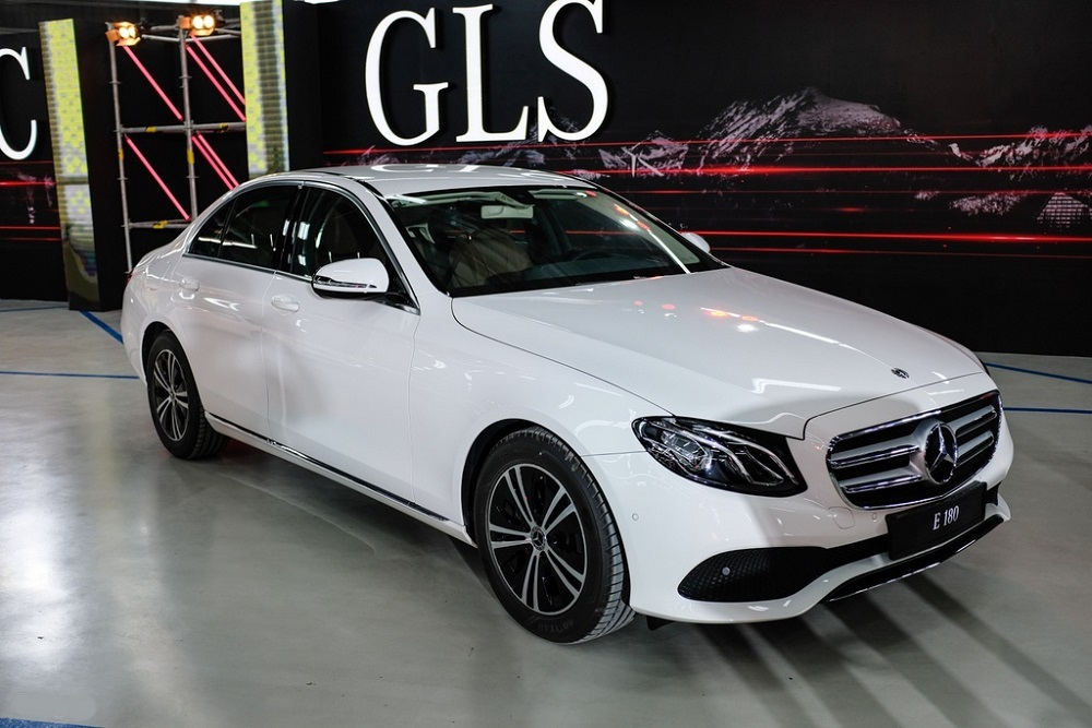 Th&acirc;n xe Mercedes-Benz E 180 2020