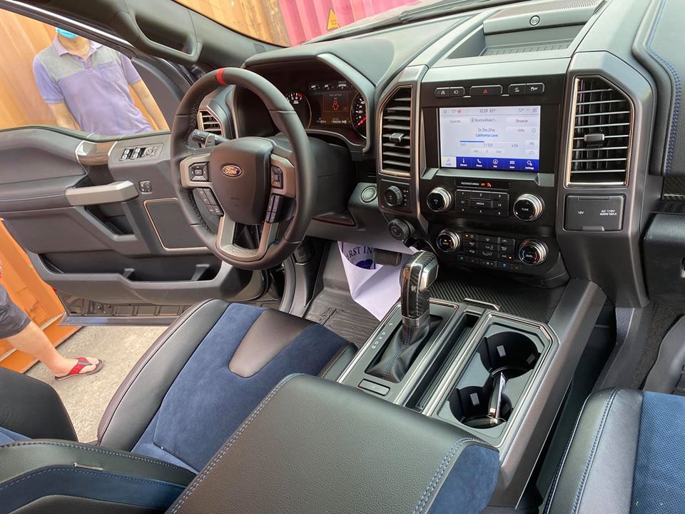 Khoang lái của Ford F-150 Raptor SuperCab 2020 mới về Việt Nam