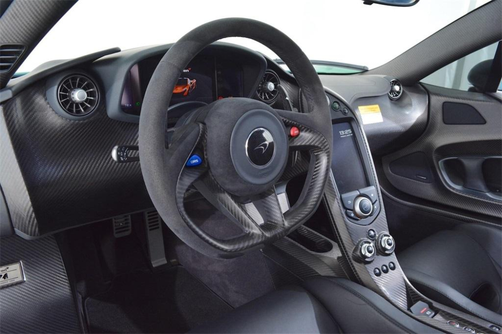 McLaren P1 sở hữu động cơ V8, dung t&iacute;ch 3,8 l&iacute;t, tăng &aacute;p k&eacute;p, sản sinh c&ocirc;ng suất tối đa 727 m&atilde; lực v&agrave; m&ocirc;-men xoắn cực đại 719 Nm. 