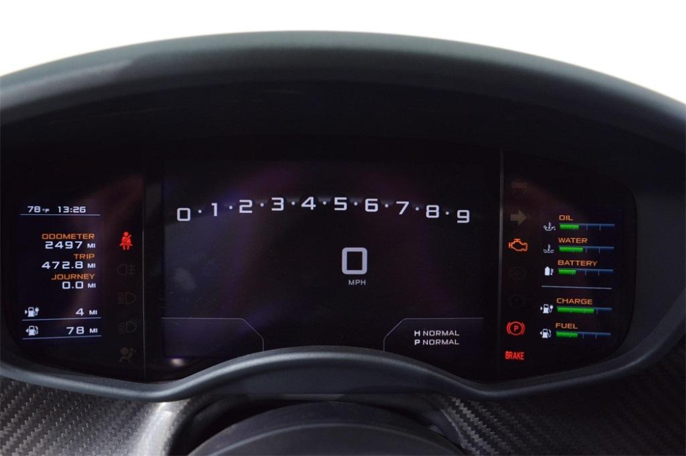 Chiếc si&ecirc;u xe McLaren P1 m&agrave;u xanh Fusion Green Pearl 3 n&agrave;y chỉ mới lăn b&aacute;nh được qu&atilde;ng đường d&agrave;i 2.497 miles, tương đương 4.018 km.