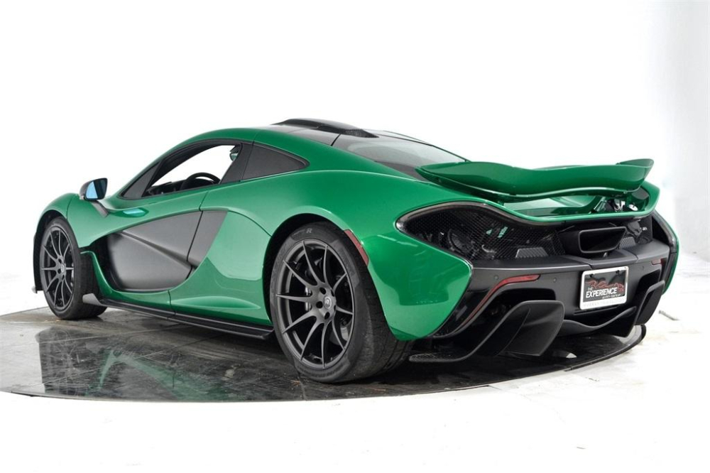 Chiếc si&ecirc;u xe McLaren P1 m&agrave;u xanh Fusion Green Pearl 3 được ch&agrave;o b&aacute;n với mức gi&aacute; 1,09 triệu đ&ocirc; la, tương đương 25,66 tỷ đồng. 