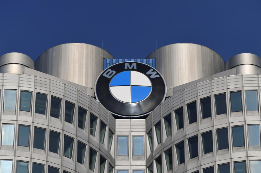 Trong khi các thương hiệu xe khác sản xuất máy thở thì BMW sẽ sản xuất khẩu trang
