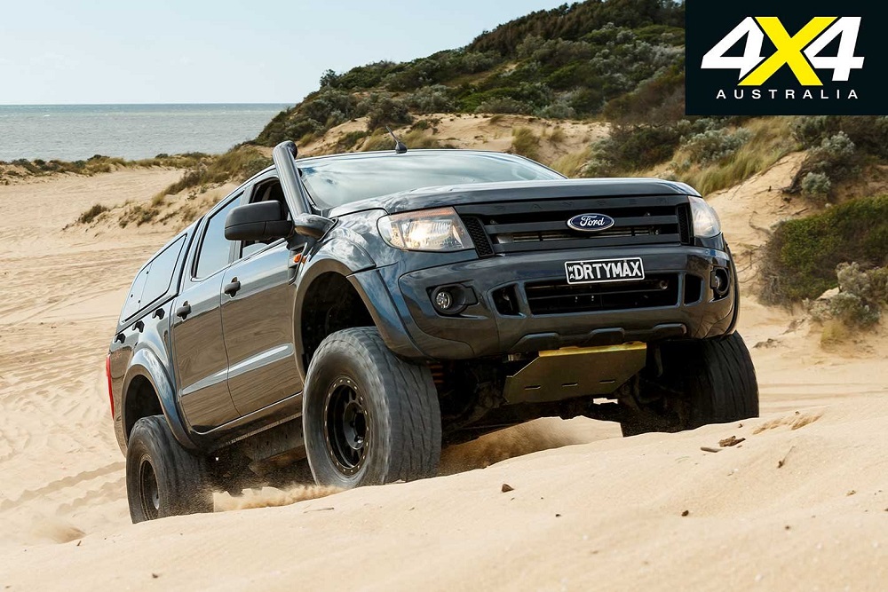 Những mẫu xe SUV và bán tải thường được sử dụng hệ dẫn động 4WD để tăng độ bám đường khi di chuyển trên đường gồ ghề, lầy lội Những mẫu xe SUV và bán tải thường được sử dụng hệ dẫn động 4WD để tăng độ bám đường khi di chuyển trên đường gồ ghề, lầy lội