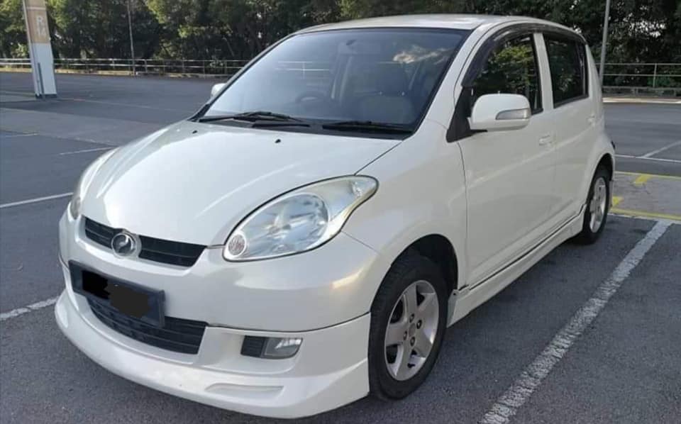 Sau khi gây ra tai nạn, đại gia lái siêu xe Lamborghini Huracan độ đã mua một chiếc Perodua Myvi mới tinh để đền bù cho chủ xe Perodua Viva màu xám 