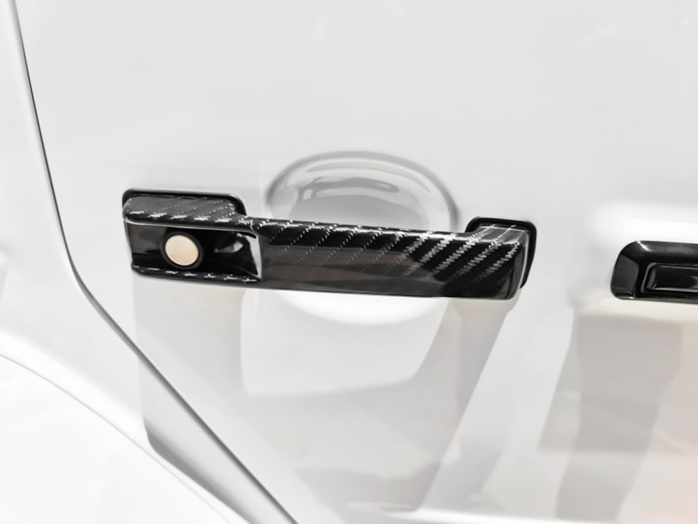 Tay nắm cửa của xe bằng carbon
