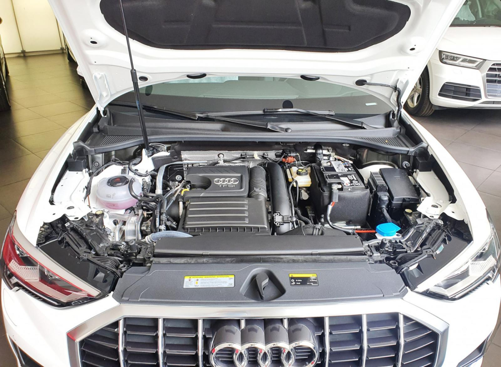 Động cơ b&ecirc;n dưới nắp capo của chiếc Audi Q3 2020 bản 35 TFSI c&oacute; dung t&iacute;ch 1.4L.