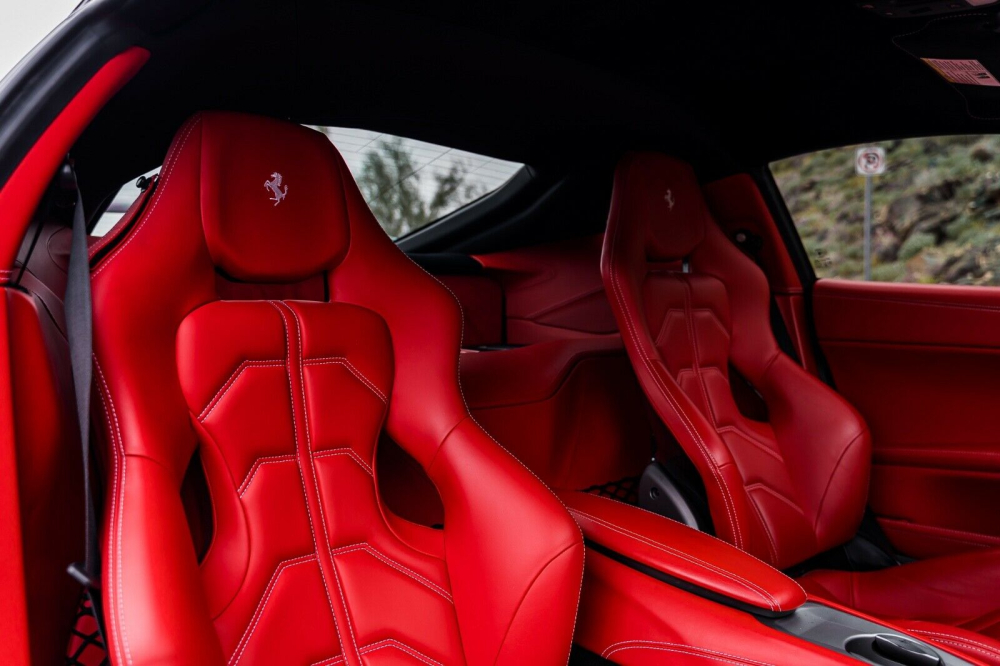 Ghế ngồi trên Ferrari F12 Berlinetta độ Ghế ngồi trên Ferrari F12 Berlinetta độ