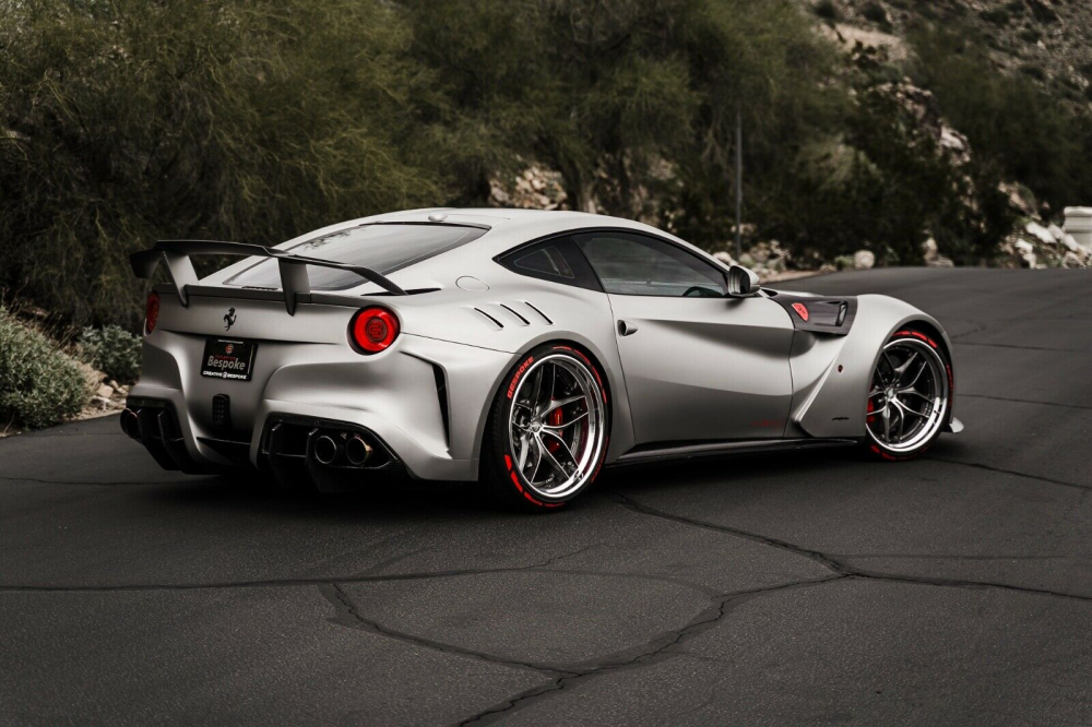 Phía sau của siêu xe Ferrari F12 Berlinetta độ Phía sau của siêu xe Ferrari F12 Berlinetta độ