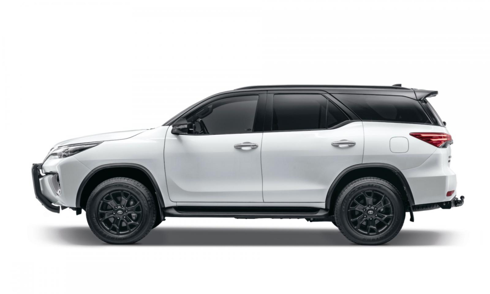 Toyota Fortuner Epic Black