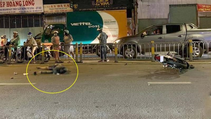 Nam thanh ni&ecirc;n tử vong ngay tại chỗ sau khi t&ocirc;ng xe m&aacute;y v&agrave;o đu&ocirc;i xe tải