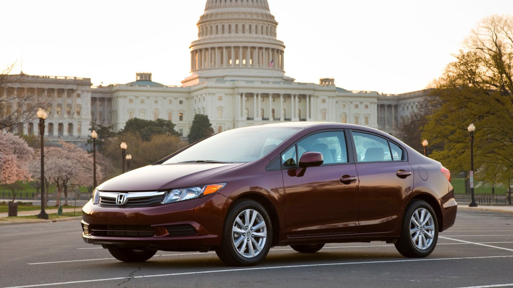 Cả 2 phi&ecirc;n bản sedan v&agrave; coupe của Honda Civic 2012 đều lọt v&agrave;o danh s&aacute;ch