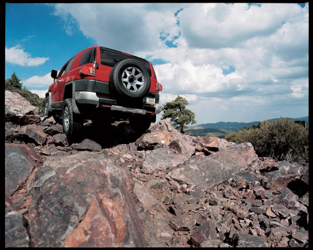 Toyota FJ Cruiser 2020 sở hữu thiết kế đậm chất cổ điển v&agrave; gần như kh&ocirc;ng thay đổi sau 14 năm