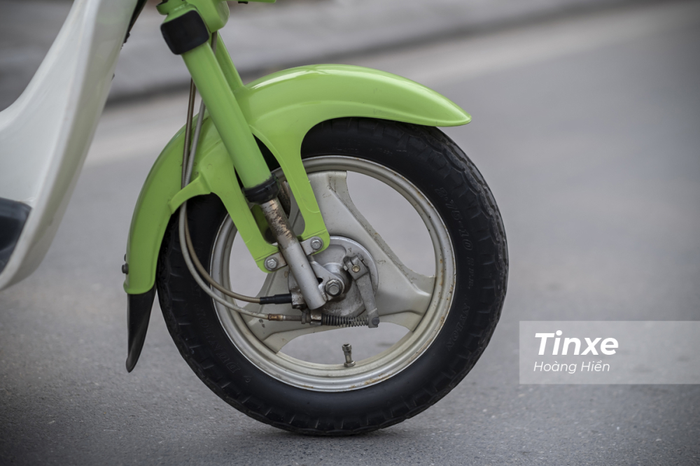 Hệ thống giảm x&oacute;c trước sau khiến xe vận h&agrave;nh &ecirc;m &aacute;i.