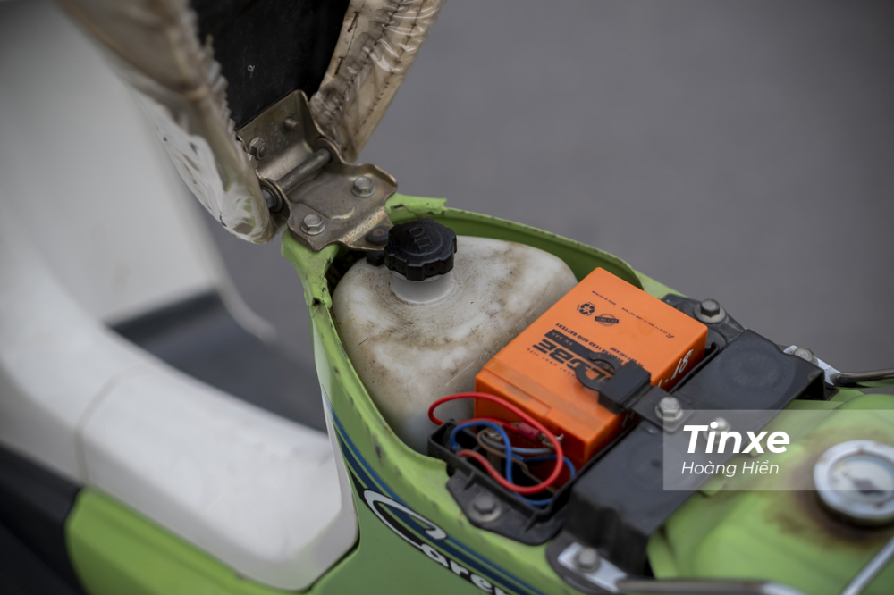 B&igrave;nh dầu ri&ecirc;ng v&agrave; được pha trộn tự động.