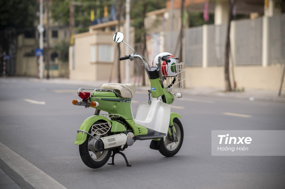 Kiểu d&aacute;ng lạ mắt của Honda Caren khiến nhiều người phải ngo&aacute;i nh&igrave;n.