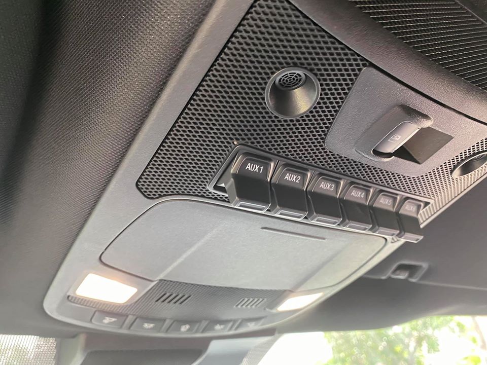 Các tính năng an toàn có trên Ford F-150 Raptor bao gồm hỗ trợ duy trì làn đường, cảnh báo chuyển làn đường, đèn pha tự điều chỉnh, cảnh báo điểm mù, hỗ trợ lùi xe khi có rơ-moóc phía sau, cần gạt nước cảm biến mưa và hệ thống kiểm soát hành trình thích ứng.